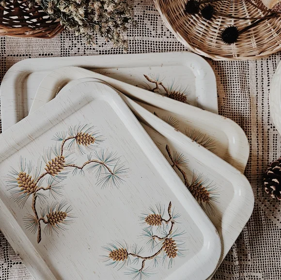 Vintage Set Of 4 Mid-Century Cream Metal Serving Trays - Picture 1 of 5